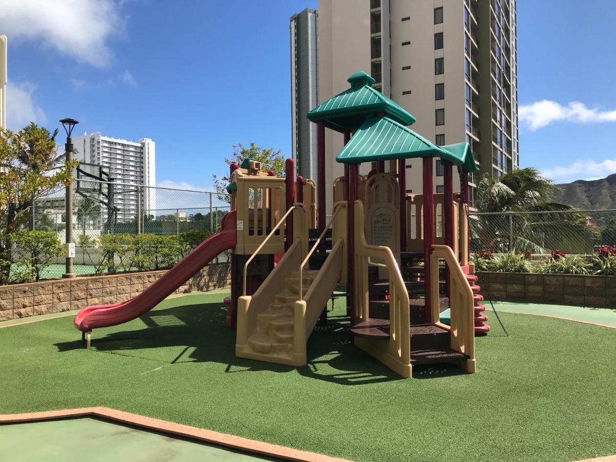 Fabulous Ocean & Diamond Head View With Free Parking! Apartment