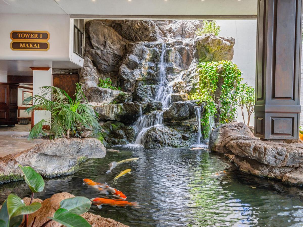 Fabulous Ocean & Diamond Head View With Free Parking! Apartment