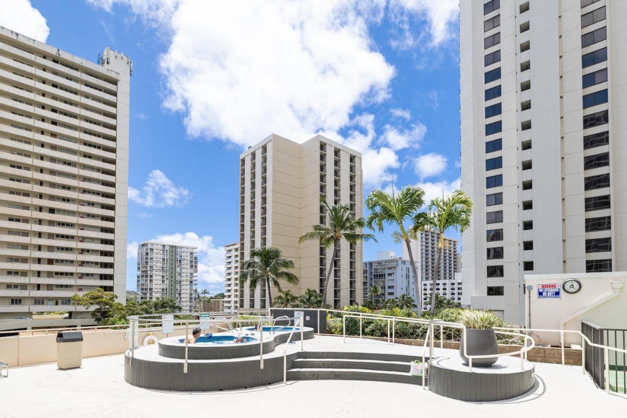 Fabulous Ocean & Diamond Head View With Free Parking! Apartment