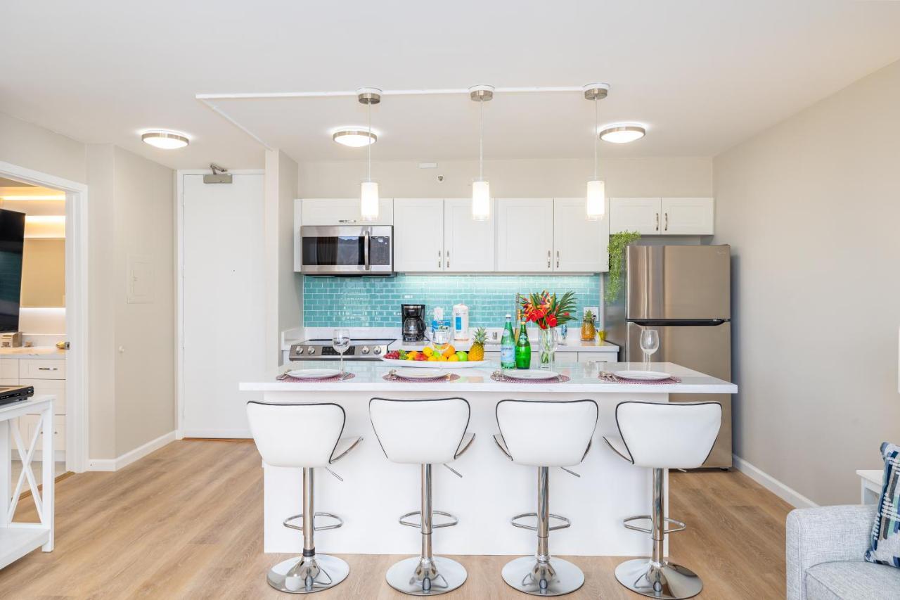 Fabulous Ocean & Diamond Head View With Free Parking! Apartment